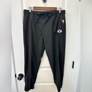 NWT Albion Fit BYU Jetsetter Pants Black Size Medium